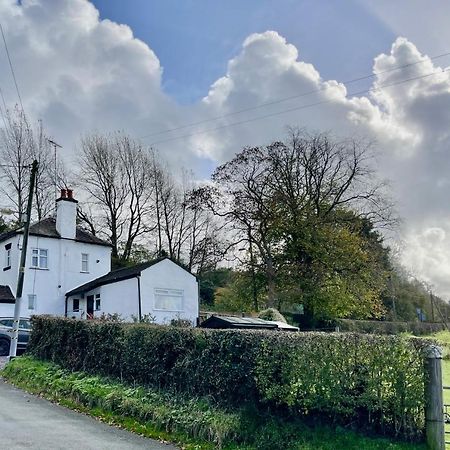 Tollgate House - Luxury Cozy Cottage - Huge Hot Tub - Alton Towers Cheadle  Luaran gambar