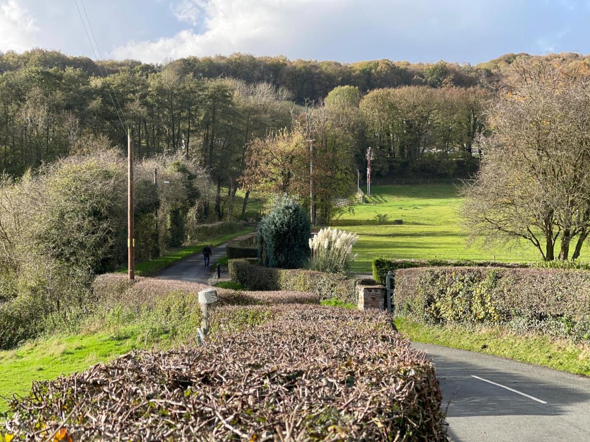 Tollgate House - Luxury Cozy Cottage - Huge Hot Tub - Alton Towers Cheadle  Luaran gambar