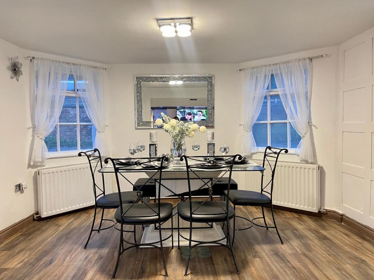 Tollgate House - Luxury Cozy Cottage - Huge Hot Tub - Alton Towers Cheadle  Luaran gambar