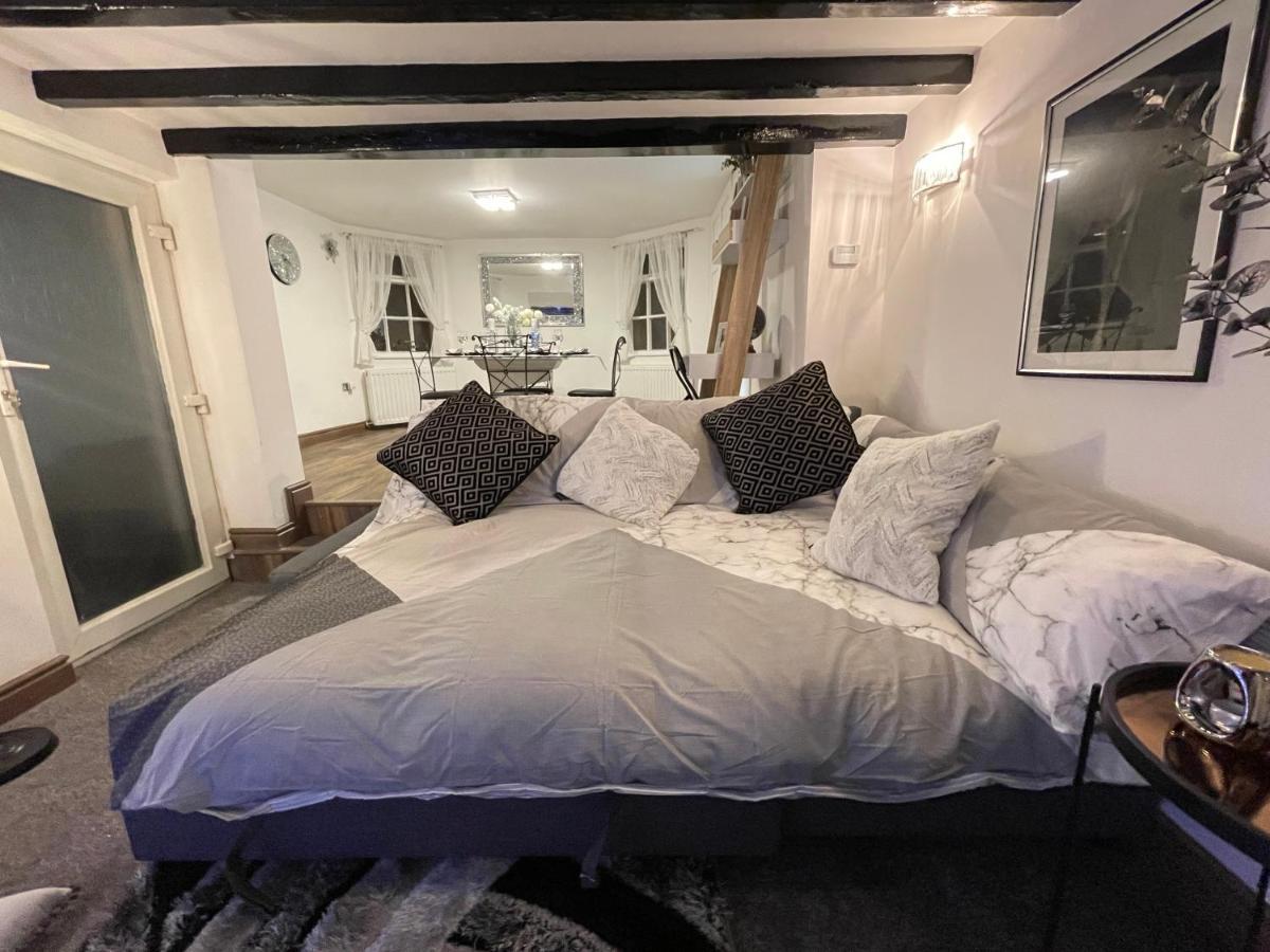 Tollgate House - Luxury Cozy Cottage - Huge Hot Tub - Alton Towers Cheadle  Luaran gambar