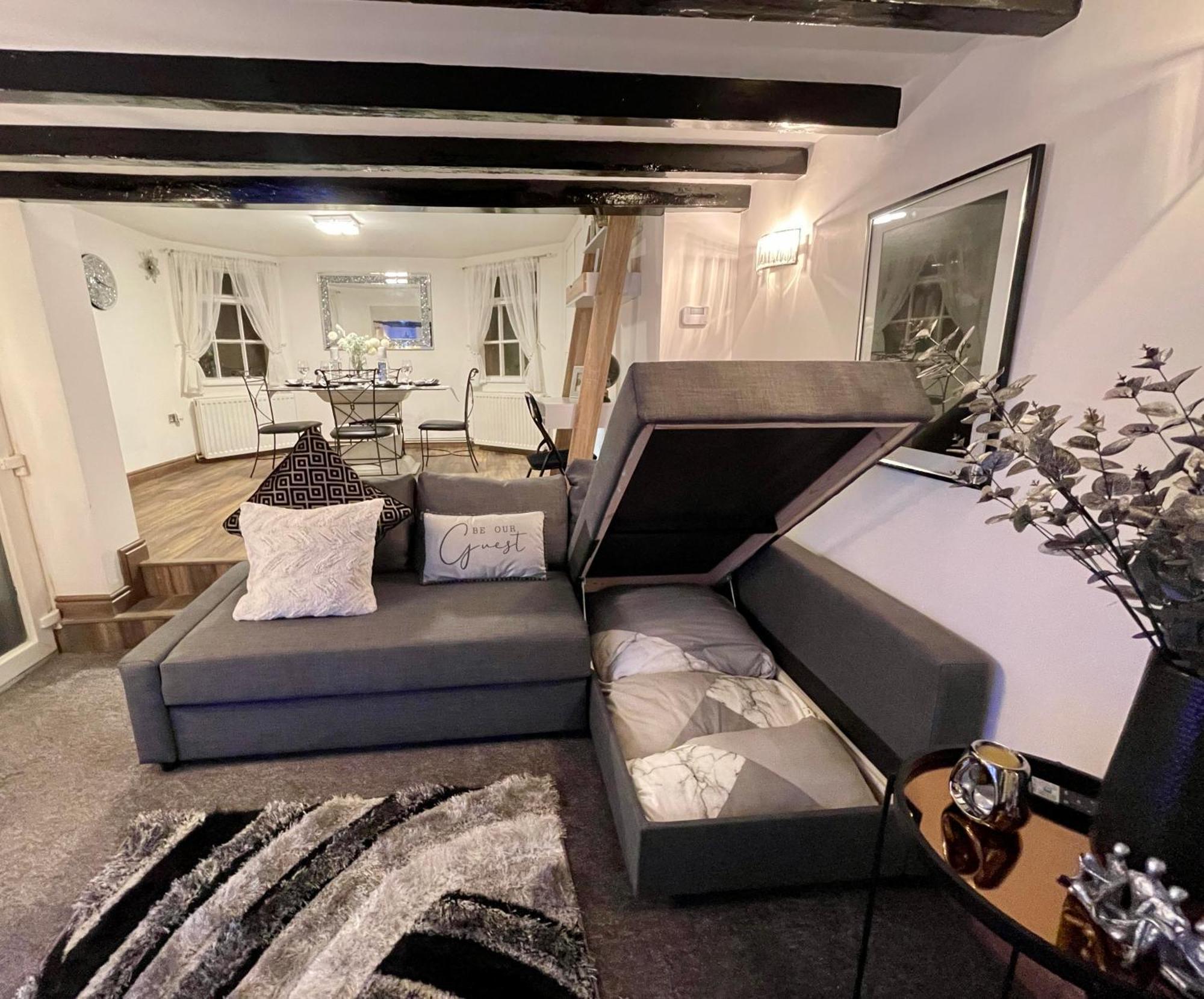 Tollgate House - Luxury Cozy Cottage - Huge Hot Tub - Alton Towers Cheadle  Luaran gambar