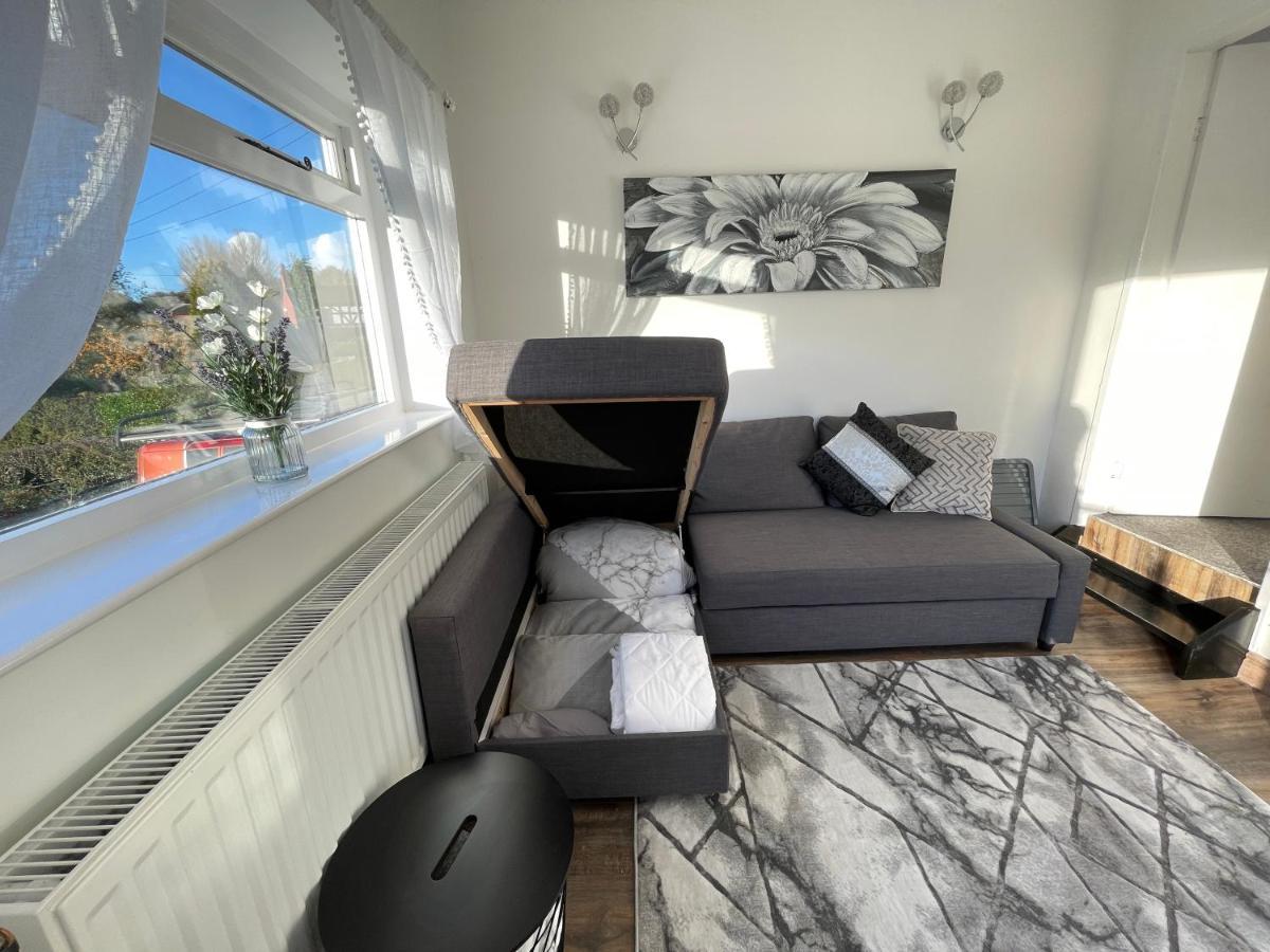 Tollgate House - Luxury Cozy Cottage - Huge Hot Tub - Alton Towers Cheadle  Luaran gambar