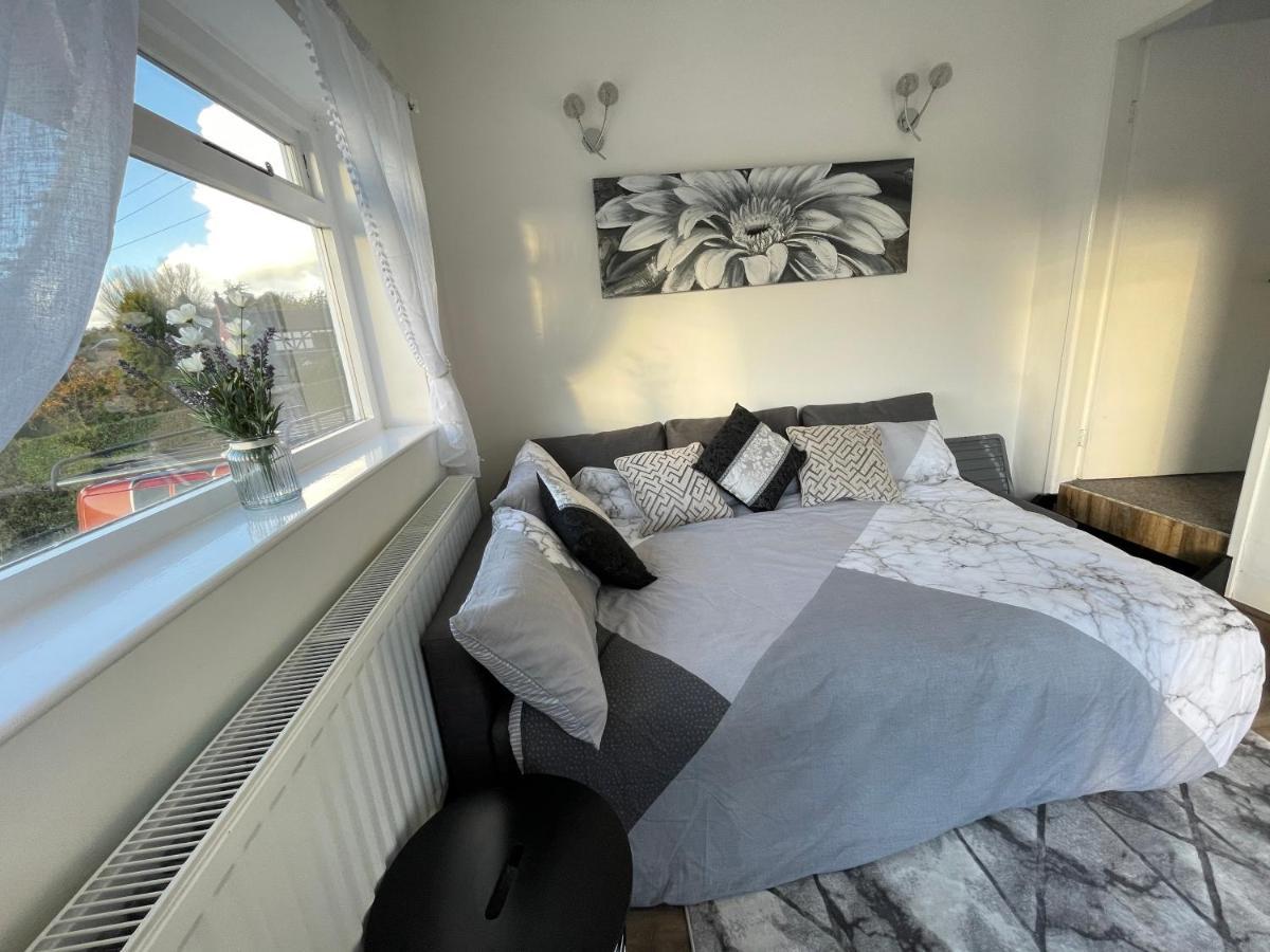 Tollgate House - Luxury Cozy Cottage - Huge Hot Tub - Alton Towers Cheadle  Luaran gambar