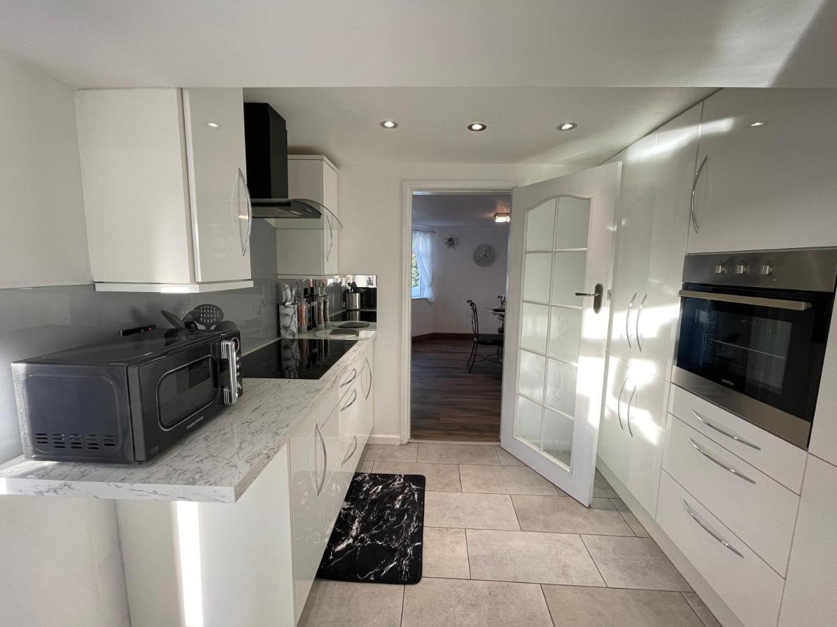 Tollgate House - Luxury Cozy Cottage - Huge Hot Tub - Alton Towers Cheadle  Luaran gambar
