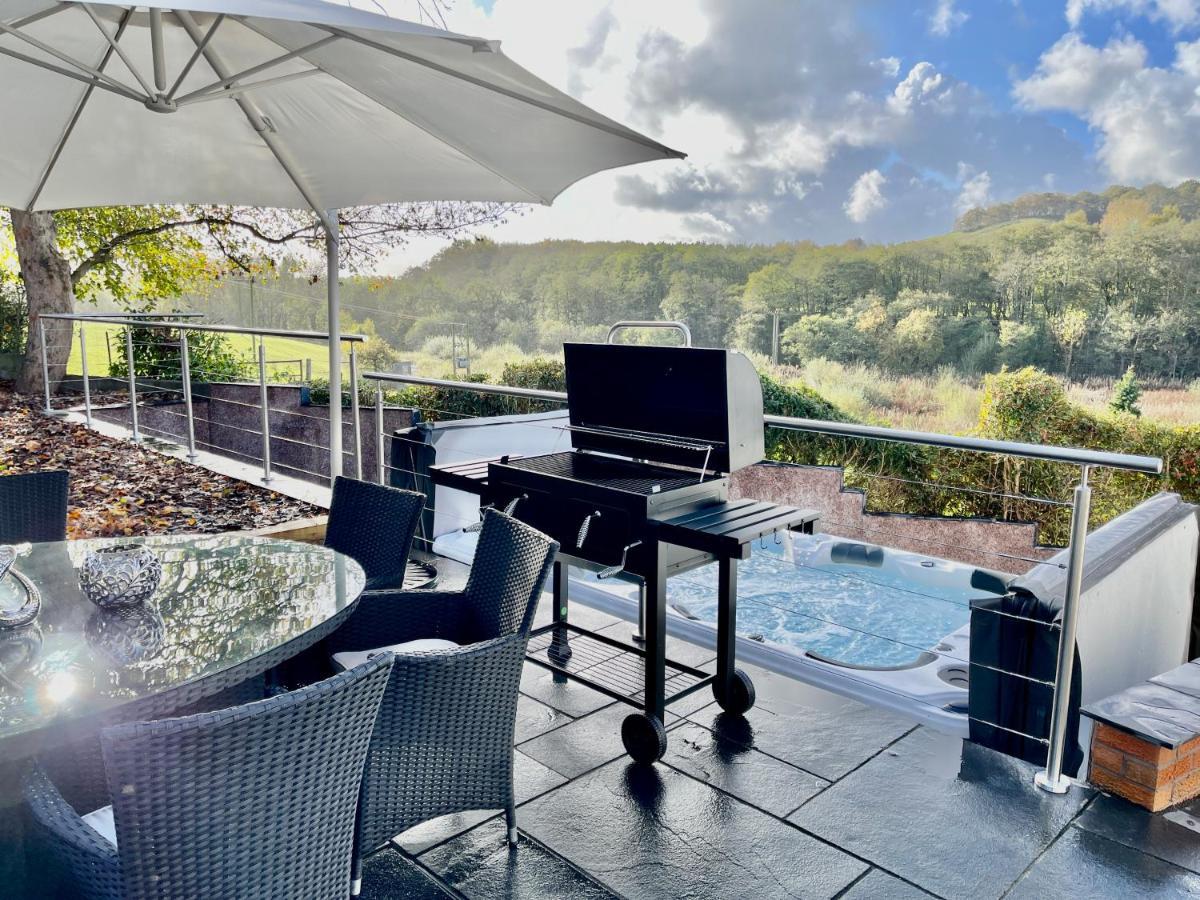 Tollgate House - Luxury Cozy Cottage - Huge Hot Tub - Alton Towers Cheadle  Luaran gambar