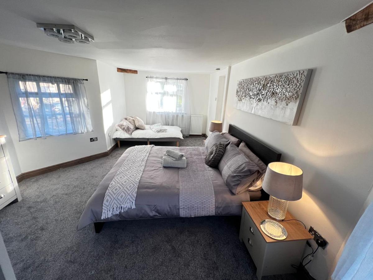 Tollgate House - Luxury Cozy Cottage - Huge Hot Tub - Alton Towers Cheadle  Luaran gambar