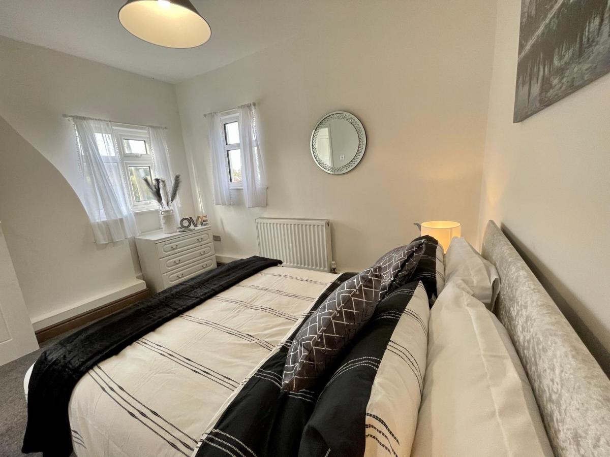 Tollgate House - Luxury Cozy Cottage - Huge Hot Tub - Alton Towers Cheadle  Luaran gambar