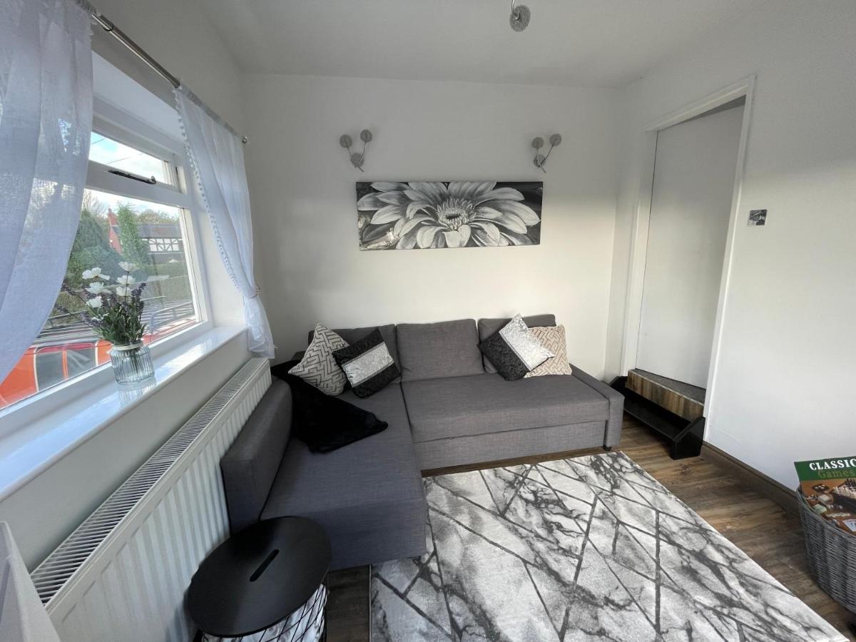 Tollgate House - Luxury Cozy Cottage - Huge Hot Tub - Alton Towers Cheadle  Luaran gambar